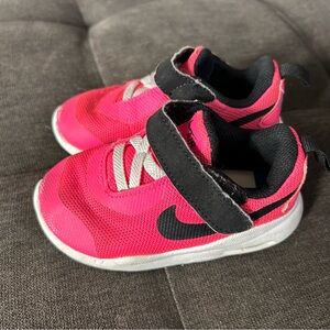 Nike Kids Sneakers in Pink and Black size 6